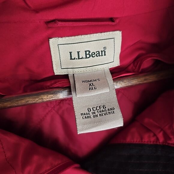 LL Bean Women's Red Hooded Knee-Length Rain Jacket Trench Coat Full Zip Size XL - Picture 2 of 8